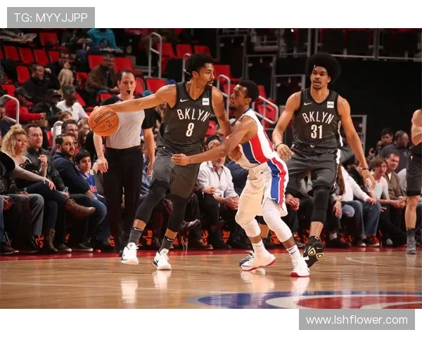 篮网对阵勇士丁威迪表现抢眼助球队争胜展现实力与团队合作精神 篮网对阵勇士丁威迪表现抢眼助球队争胜展现实力与团队合作精神